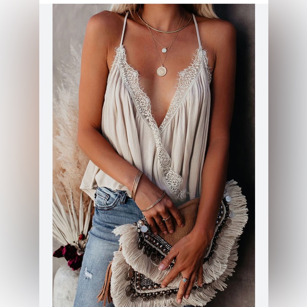 Vici Storia Cream Lace Trim Camisole V Neck Size Small